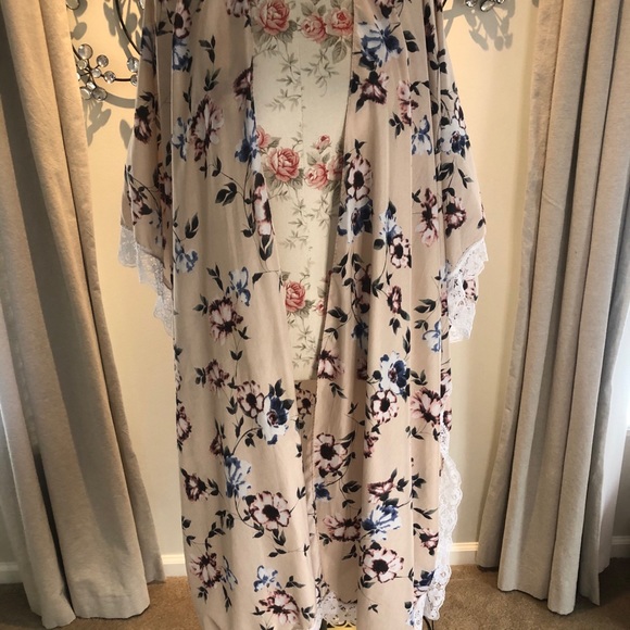 Floral kimono - Picture 4 of 6